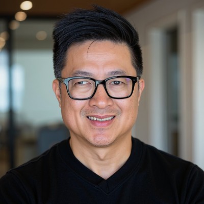 A professional headshot photo of Hung Lee.